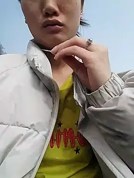 Hina2xx online show from February 4, 2026, 1:55 am