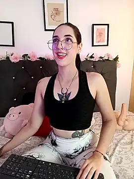 Snapshot of RoseNyx chatting on February 7, 2026, 3:31 pm RoseNyx online show from February 7, 2026, 3:31 pm