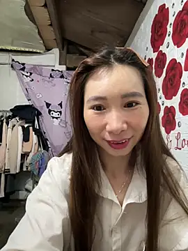 Snapshot of Adela-222 chatting on April 16, 2026, 11:51 pm Adela-222 online show from April 16, 2026, 11:51 pm