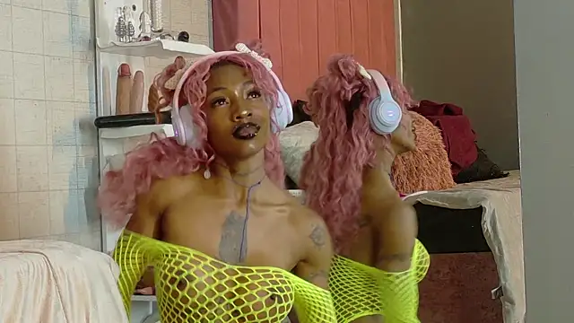 DaniaMarcell online show from March 21, 2026, 4:57 am