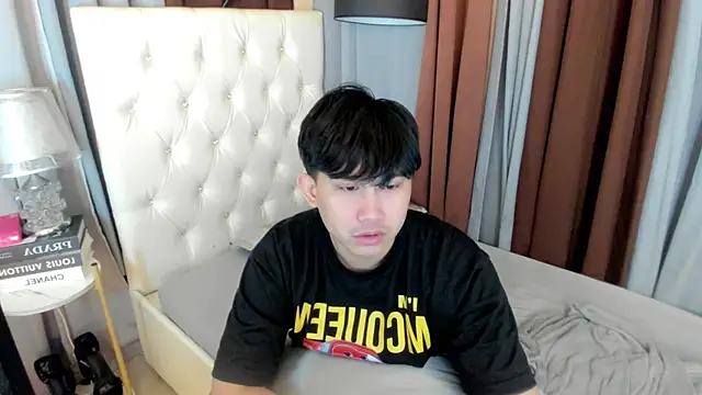 davincihugecock online show from July 13, 2026, 6:29 pm
