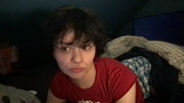 quwuinnie333 online show from January 11, 2026, 3:57 am