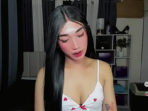 FyangFoxx online show from May 13, 2026, 8:27 pm