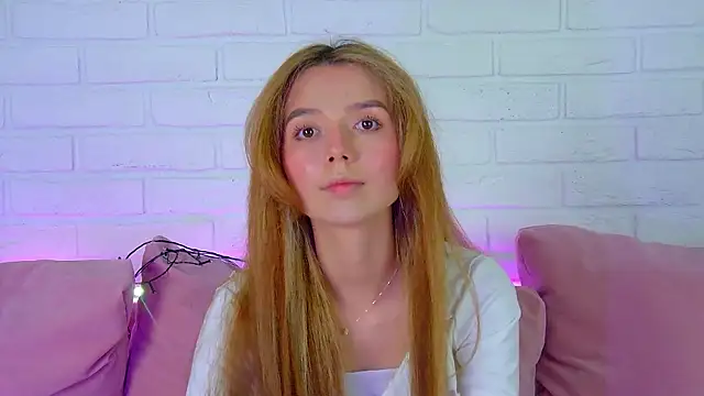 Snapshot of VanessaVienne chatting on February 16, 2026, 4:38 pm VanessaVienne online show from February 16, 2026, 4:38 pm