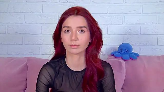 VanessaVienne online show from May 17, 2026, 4:07 pm