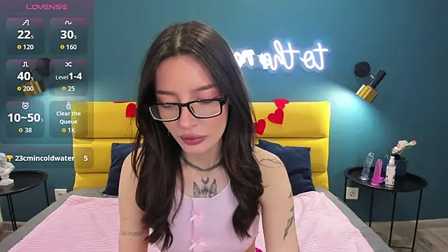 IvyDainty online show from February 12, 2026, 1:27 am