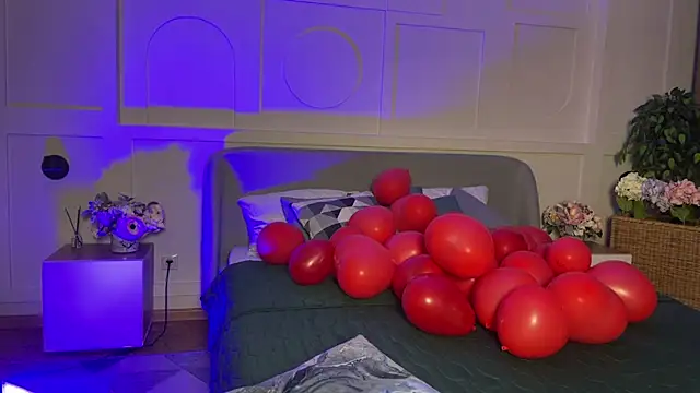  SilkyShadow  online show from February 16, 2026, 1:04 am