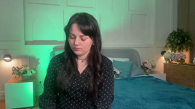  SilkyShadow  online show from April 7, 2026, 1:07 am