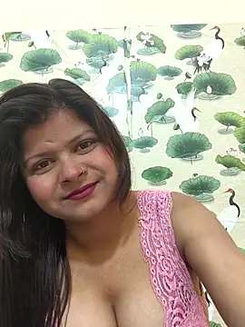 Snapshot of Attractive_Queen_ chatting on February 17, 2026, 4:43 am Attractive Queen online show from February 17, 2026, 4:43 am