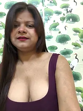 Snapshot of Attractive_Queen_ chatting on February 8, 2026, 3:37 am Attractive Queen online show from February 8, 2026, 3:37 am