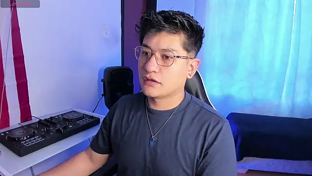 Theo Rowan online show from April 22, 2026, 11:28 am