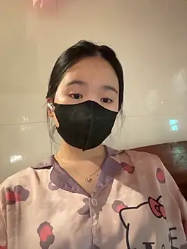 Gwen879 online show from April 6, 2026, 4:08 am