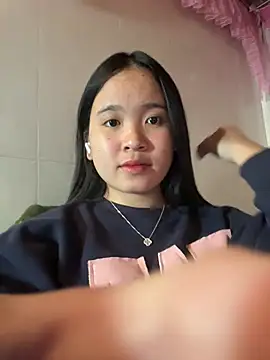 Gwen879 online show from January 14, 2026, 2:42 pm