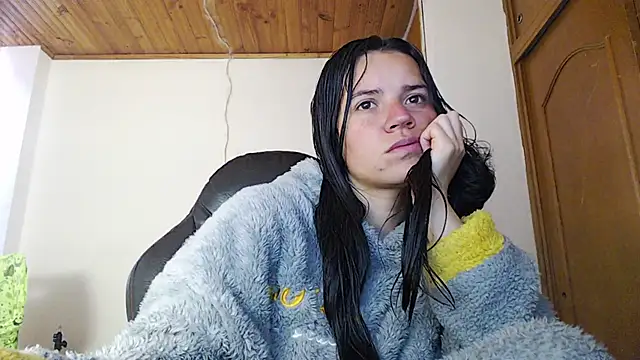 Shanel Lozano online show from April 15, 2026, 6:01 pm