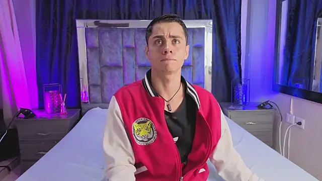 LeoMonnroe online show from February 9, 2026, 7:23 pm