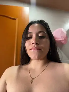 Snapshot of Veronica_Wins_ chatting on May 13, 2026, 6:37 pm Veronica Wins online show from May 13, 2026, 6:37 pm