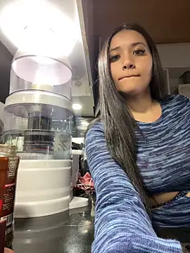 Veronica Wins  online show from April 4, 2026, 7:09 pm