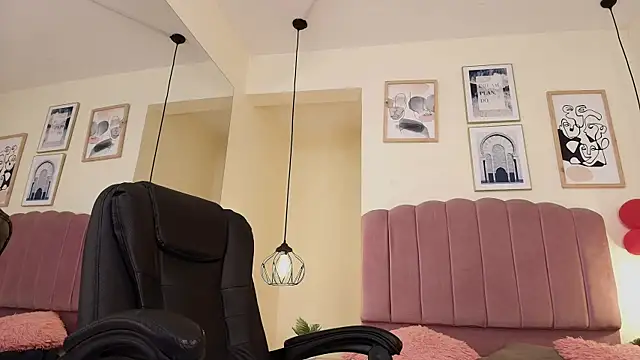 Hanabie  online show from April 14, 2026, 3:11 am