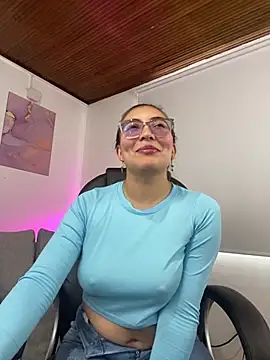 lianaa   online show from February 11, 2026, 1:55 pm