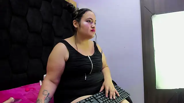 Snapshot of MiaRouss69 chatting on February 2, 2026, 3:49 am MiaRouss69 online show from February 2, 2026, 3:49 am