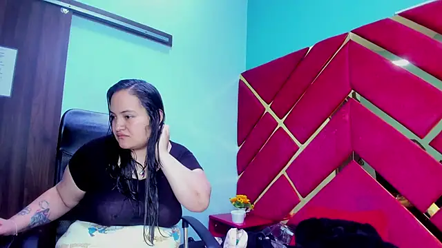 MiaRouss69 online show from March 12, 2026, 3:23 am