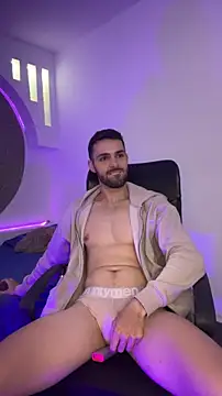 Snapshot of Apolo_lux1 chatting on March 8, 2026, 7:39 pm Apolo lux1 online show from March 8, 2026, 7:39 pm