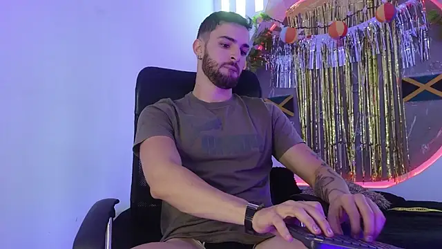 Snapshot of Apolo_lux1 chatting on April 11, 2026, 7:39 pm Apolo lux1 online show from April 11, 2026, 7:39 pm