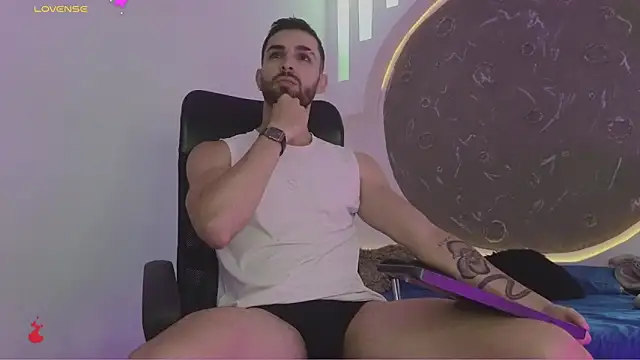 Snapshot of Apolo_lux1 chatting on March 18, 2026, 9:26 pm Apolo lux1 online show from March 18, 2026, 9:26 pm