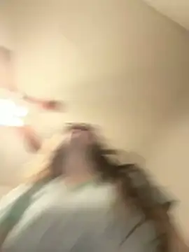 julia4thewin online show from April 10, 2026, 2:07 am