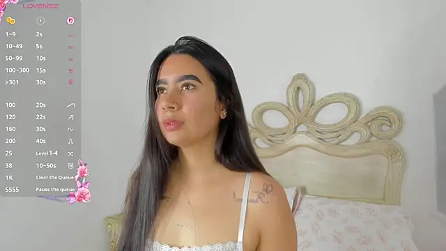 paulina lux online show from March 18, 2026, 7:59 pm