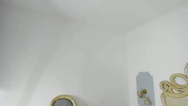 paulina lux online show from April 5, 2026, 7:42 pm