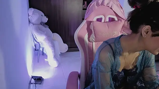 Snapshot of simpson_alice chatting on April 3, 2026, 12:39 am simpson alice online show from April 3, 2026, 12:39 am