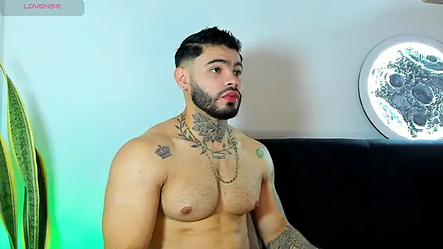 thiago ferrari  online show from February 15, 2026, 10:09 pm