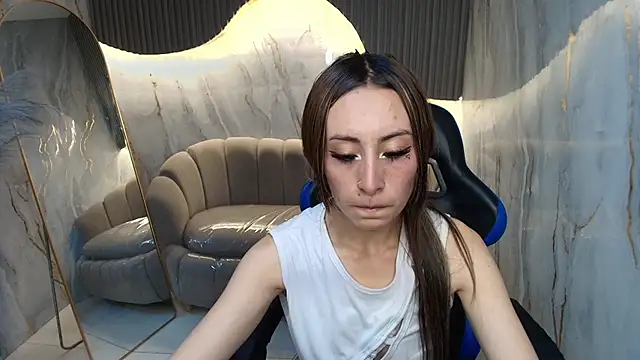 katalina r  online show from April 10, 2026, 8:05 pm