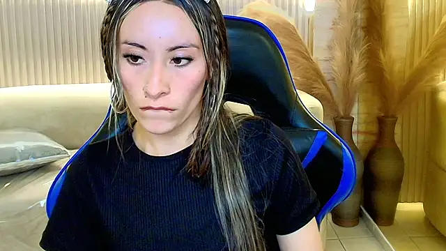 katalina r  online show from February 8, 2026, 3:21 pm