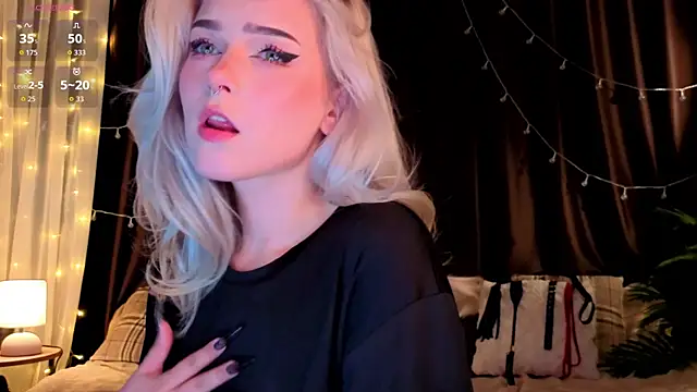 ShyniAlice online show from June 5, 2026, 4:17 am