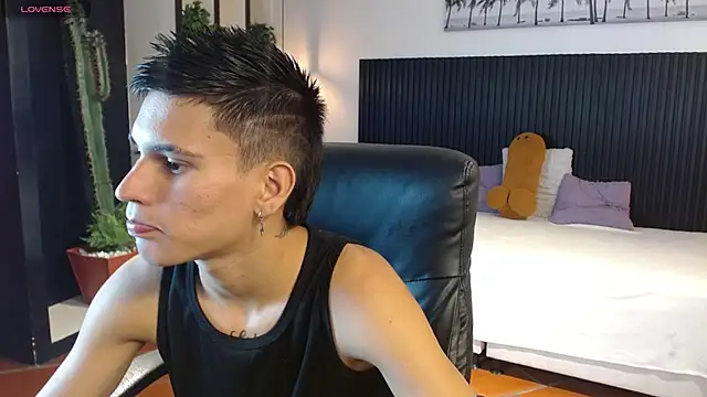 Snapshot of paullcb chatting on February 15, 2026, 3:51 am paullcb online show from February 15, 2026, 3:51 am