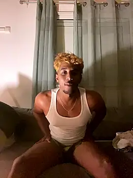 Snapshot of Axel_black10 chatting on January 10, 2026, 6:47 pm Axel black10 online show from January 10, 2026, 6:47 pm