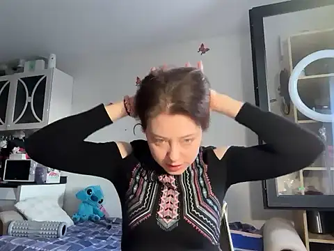 Snapshot of Luxerin chatting on February 28, 2026, 3:44 pm Luxerin online show from February 28, 2026, 3:44 pm