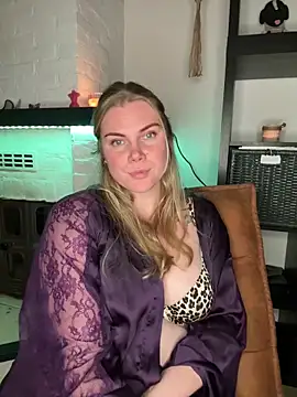 SexyBlondJoanna online show from February 17, 2026, 9:01 pm