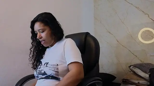 Snapshot of Laura_Miller1 chatting on February 6, 2026, 8:16 pm Laura Miller1 online show from February 6, 2026, 8:16 pm