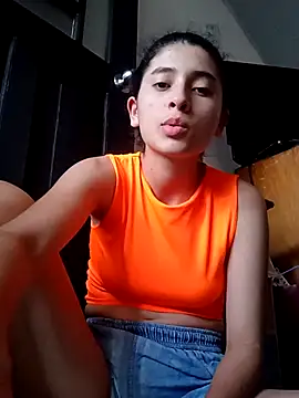 Snapshot of honeyhotgirl19 chatting on January 12, 2026, 7:31 pm honeyhotgirl19 online show from January 12, 2026, 7:31 pm