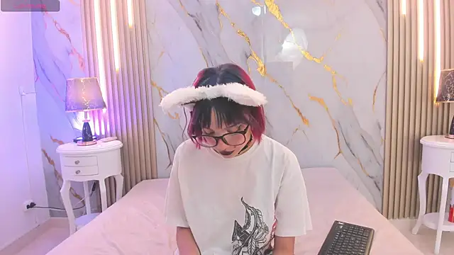 LaxiZoe online show from February 25, 2026, 8:30 pm