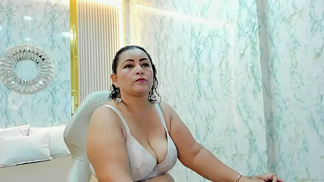 Snapshot of AnaVelveet chatting on January 13, 2026, 3:21 am AnaVelveet online show from January 13, 2026, 3:21 am