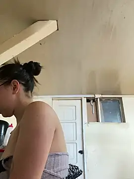 Snapshot of Shayla--broos chatting on February 24, 2026, 8:21 pm Shayla--broos online show from February 24, 2026, 8:21 pm