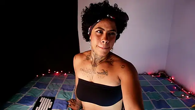 Canela Osada  online show from April 19, 2026, 1:17 am