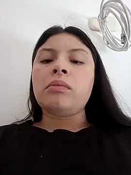 yessica gomez01 online show from February 13, 2026, 2:28 pm