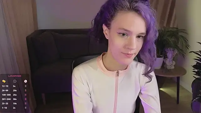 AuraLaunni online show from April 12, 2026, 6:49 am