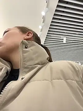 Snapshot of LeiaMood chatting on February 12, 2026, 4:56 am LeiaMood online show from February 12, 2026, 4:56 am