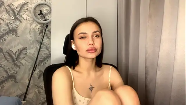 Snapshot of LuciaBanga chatting on February 13, 2026, 10:26 am LuciaBanga online show from February 13, 2026, 10:26 am